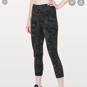 Lululemon wunder under camo crop